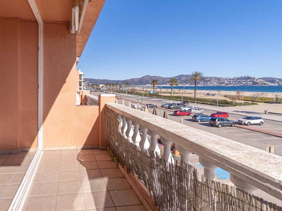 Apartamento de 3 Dormitorios Vista al Mar - HISP-288-54 Apartment in Alt Empordà