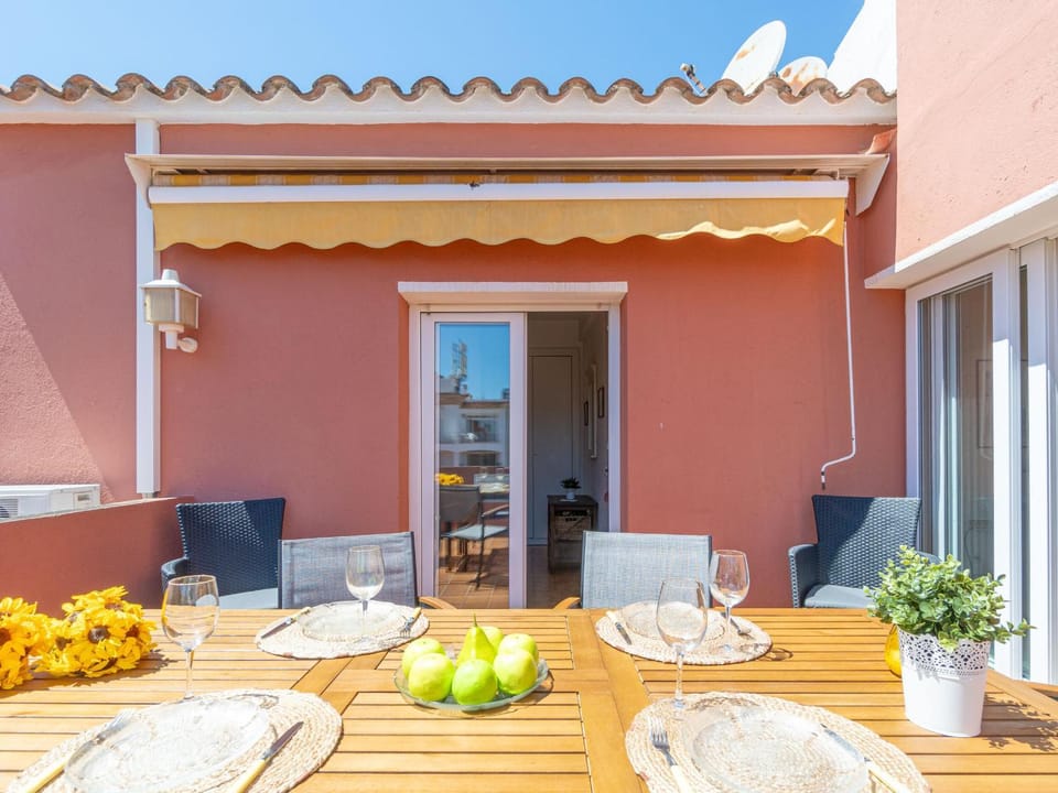 Apartamento con Terraza Grande y Piscina Cerca de la Playa - HISP-288-55 Apartment in Alt Empordà