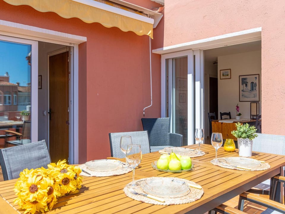 Apartamento con Terraza Grande y Piscina Cerca de la Playa - HISP-288-55 Apartment in Alt Empordà