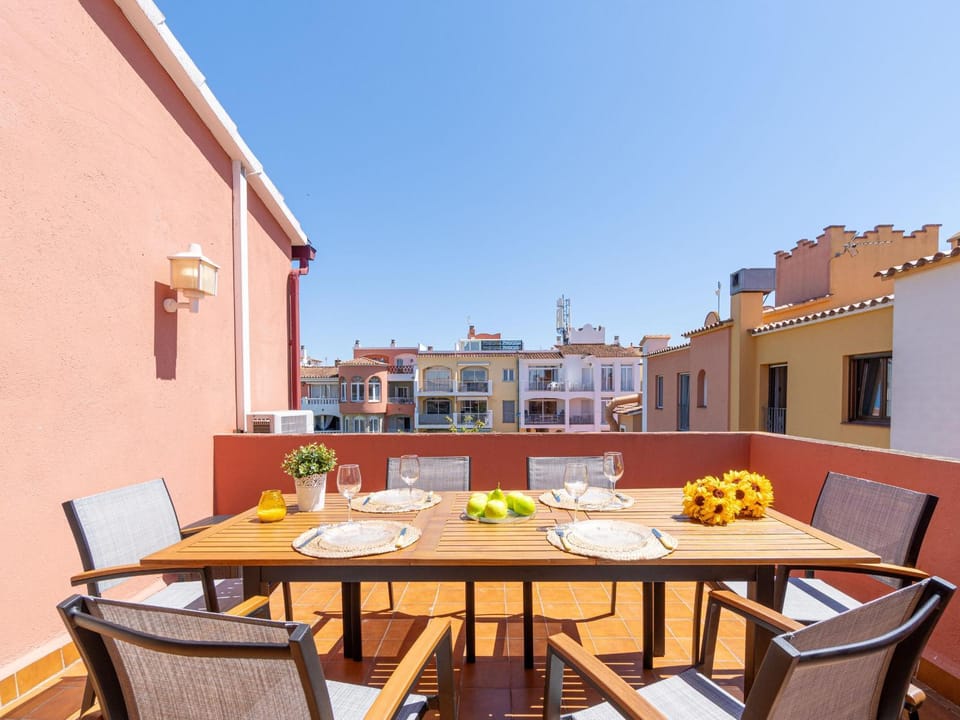 Apartamento con Terraza Grande y Piscina Cerca de la Playa - HISP-288-55 Apartment in Alt Empordà