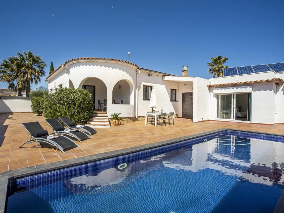 Casa con piscina, 5 dormitorios, cerca de la playa y centro - HISP-288-49 Villa in Alt Empordà