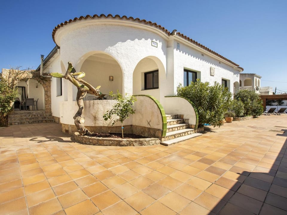Casa con piscina, 5 dormitorios, cerca de la playa y centro - HISP-288-49 Villa in Alt Empordà
