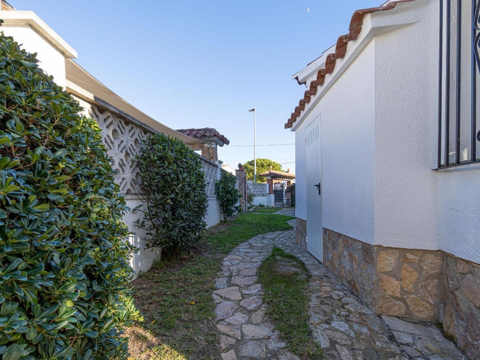 Casa con Piscina, Gran Amarre y 4 Dormitorios en Castelló d'Empúries - HISP-288-53 Villa in Alt Empordà