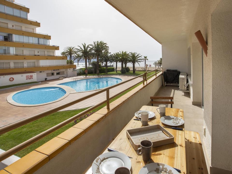 Apartamento cerca de la playa con piscina y terraza - HISP-288-57 Apartment in Roses