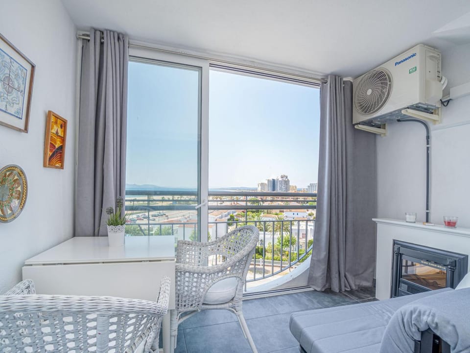 Estudio moderno frente al mar con aire acondicionado en Empuriabrava - HISP-288-63 Apartment in Alt Empordà