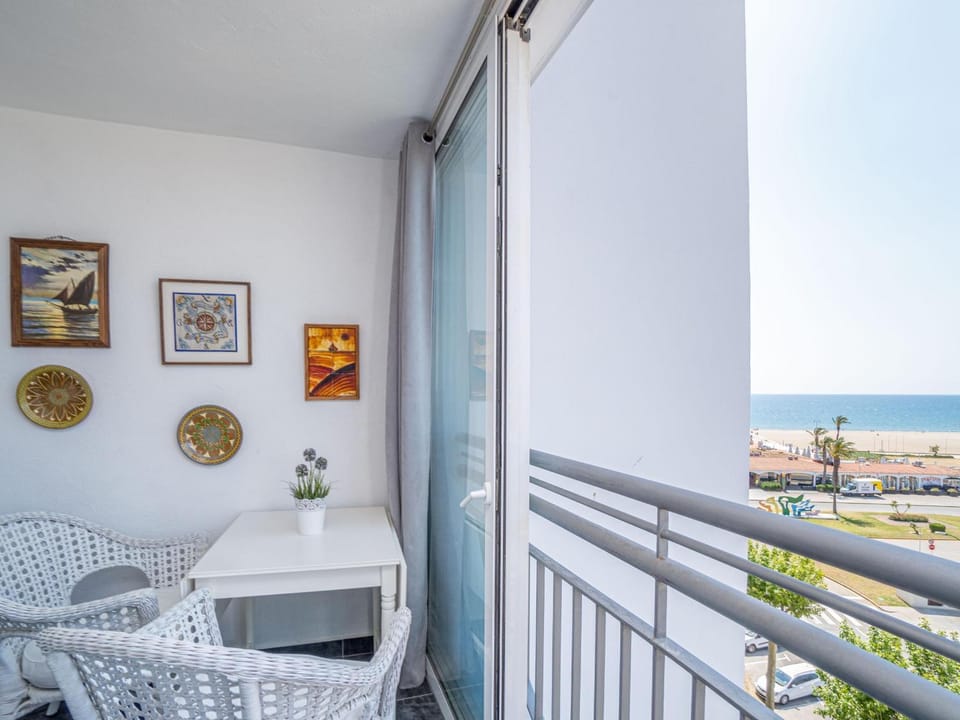 Estudio moderno frente al mar con aire acondicionado en Empuriabrava - HISP-288-63 Apartment in Alt Empordà