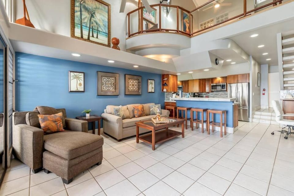 Hale Mahina B402- Updated & spacious top floor beachfront condo Apartment in Napili-Honokowai