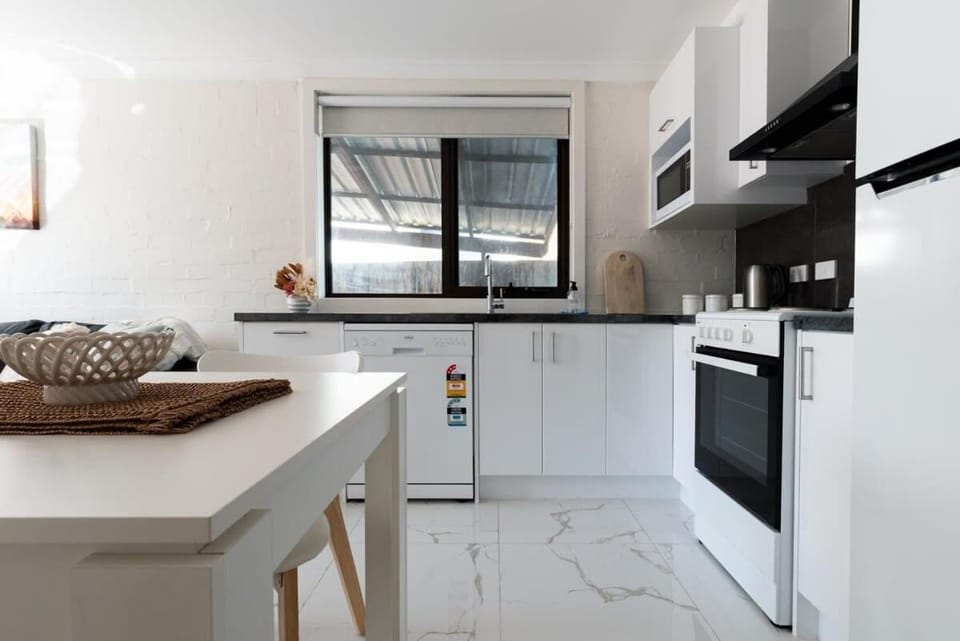 Riverside Gem with Parking and WiFi Apartment in Tasmania