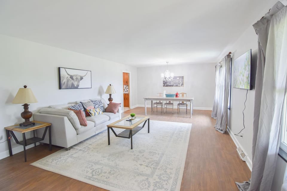 TV and multimedia, Living room, Seating area