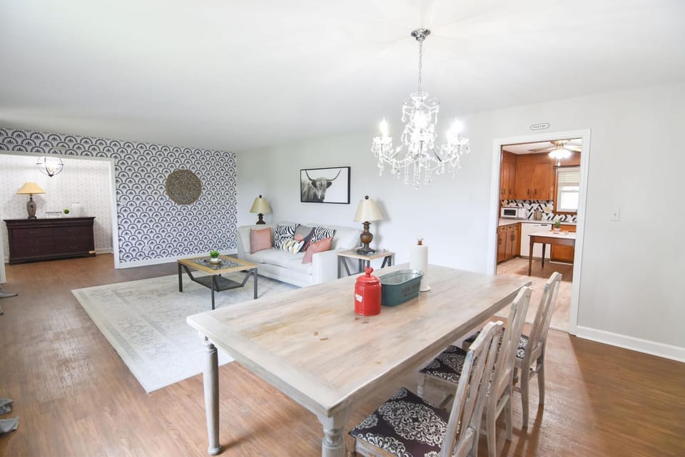 Living room, Seating area, Dining area