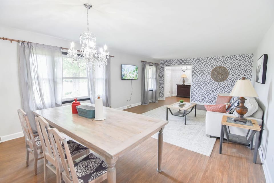 Living room, Seating area, Dining area