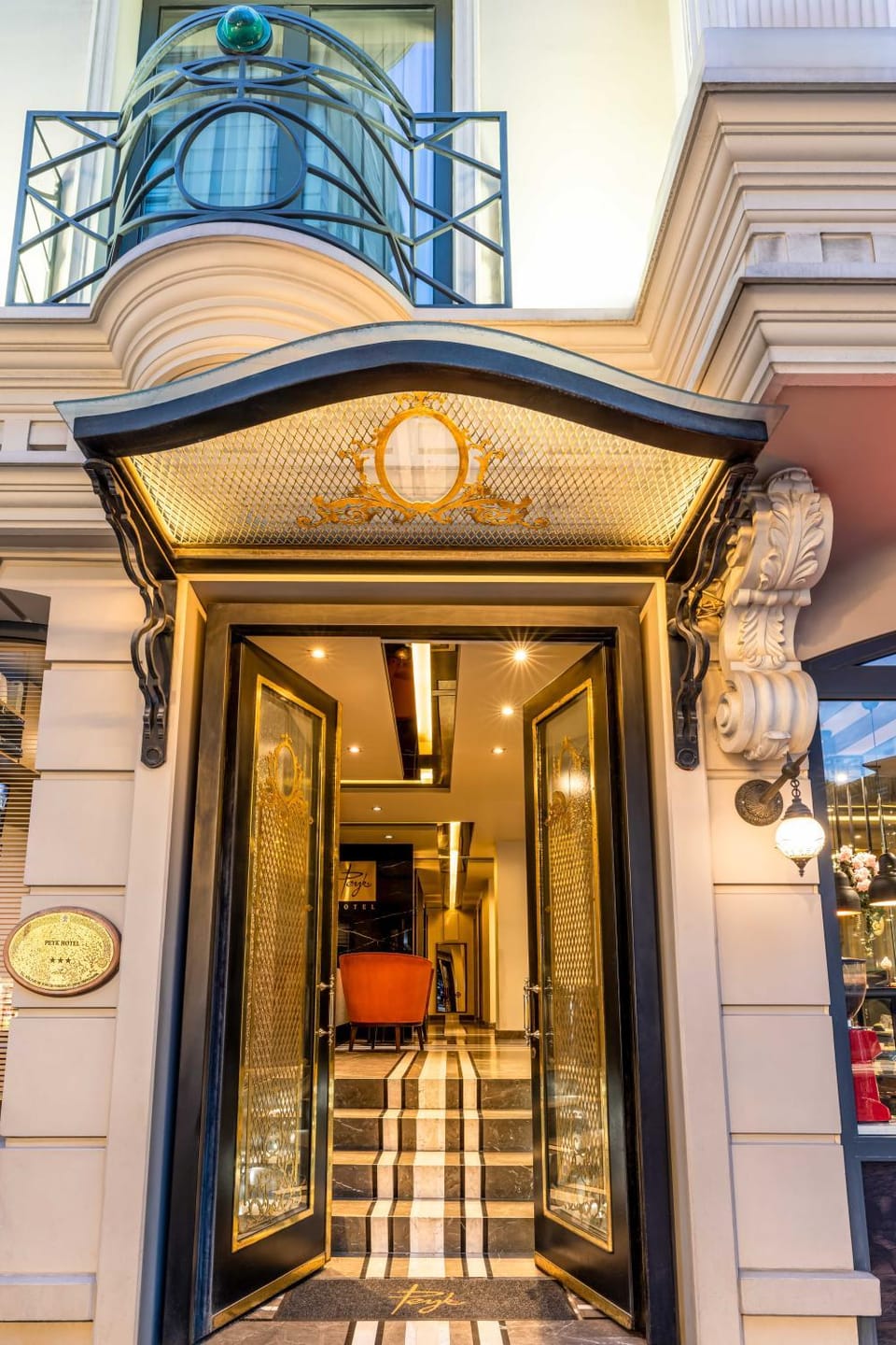 Facade/entrance