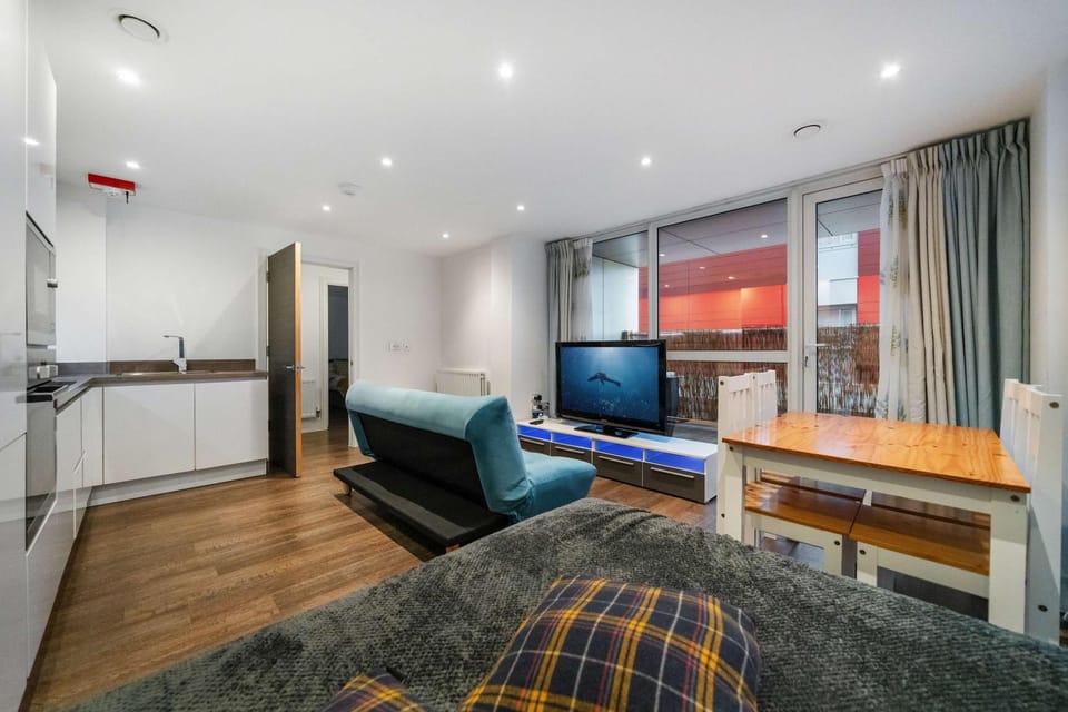 Bed, TV and multimedia, Kitchen or kitchenette, Living room, Photo of the whole room, Seating area, Dining area, Bedroom
