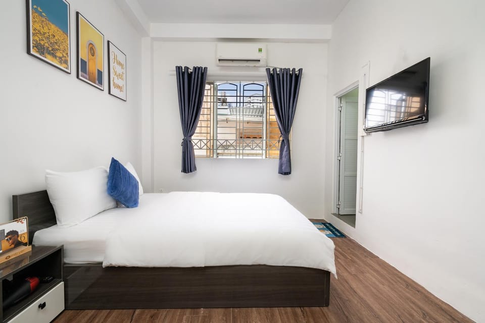 Communal lounge/ TV room, Bed, Photo of the whole room, Bedroom, air conditioner