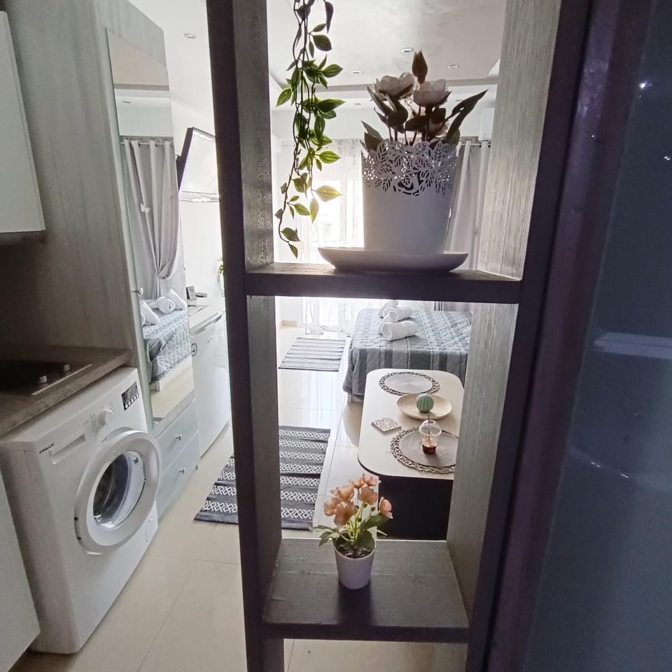 White Orchid - Modern Studio Apartment in Thessaloniki