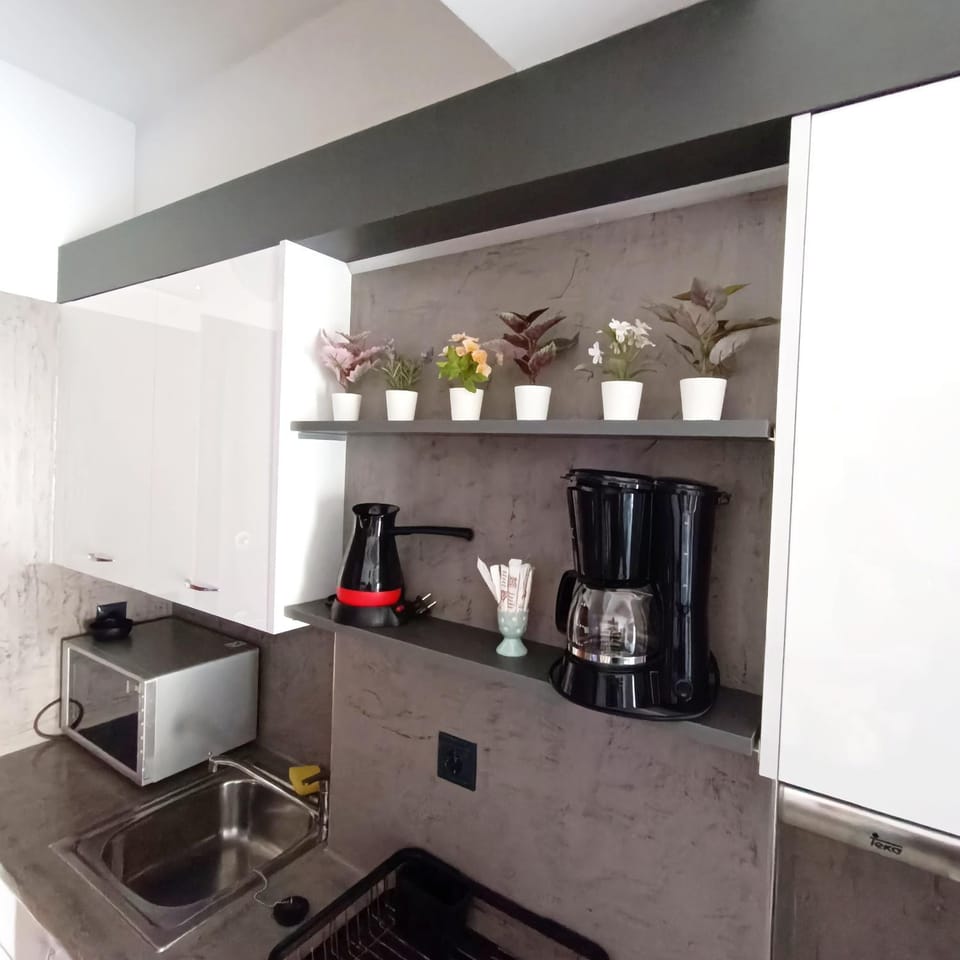 White Orchid - Modern Studio Apartment in Thessaloniki