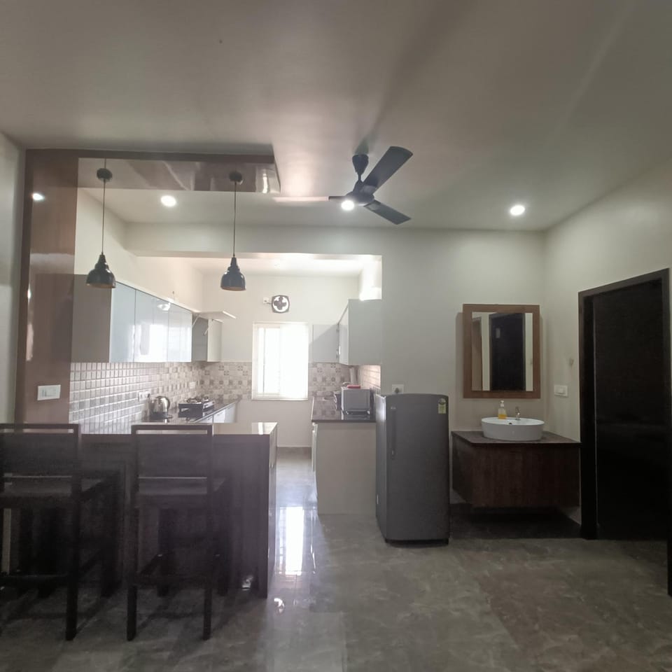 Dining area, fireplace