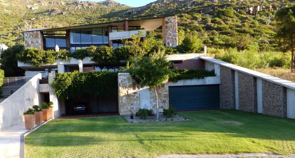 Toilet, Bed, Neighbourhood, Natural landscape, BBQ facilities, Garden, Bathroom, TV and multimedia, Coffee/tea facilities, View (from property/room), Kitchen or kitchenette, Seating area, Bedroom, Garden view, Mountain view, Sunset, Quiet street view, Bath, Parking, microwave, stove, towels, laundry