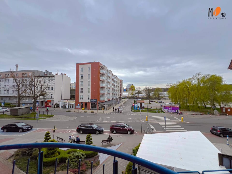 Property building, Neighbourhood, City view, Location