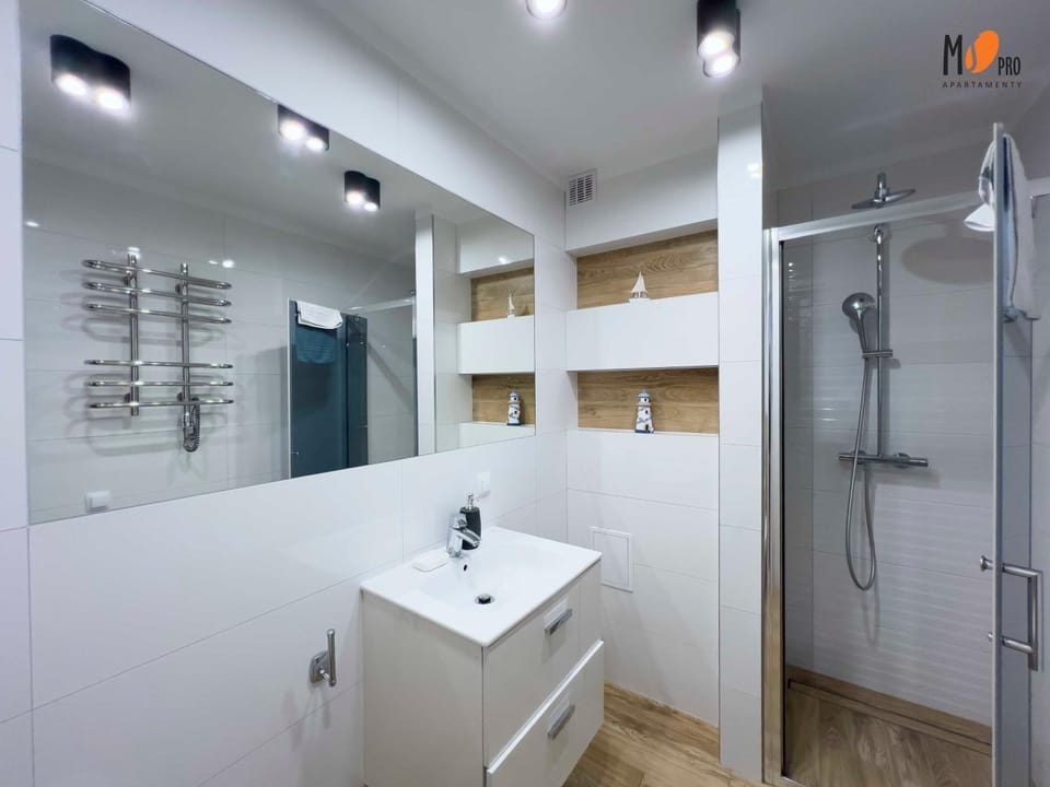 Shower, Bathroom, towels