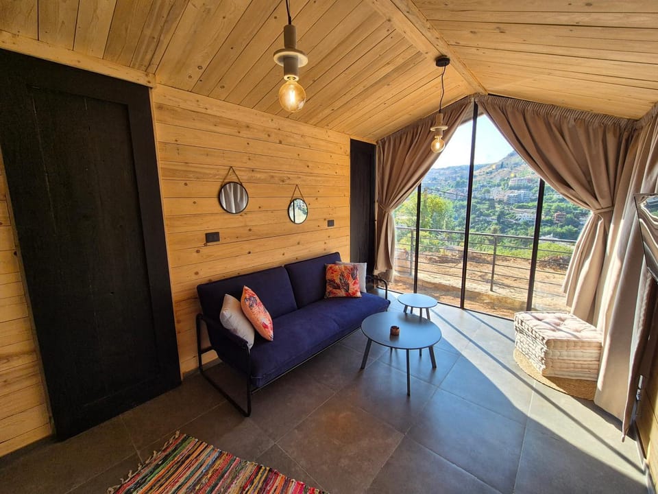 Natural landscape, View (from property/room), Balcony/Terrace, Living room, Seating area, Mountain view