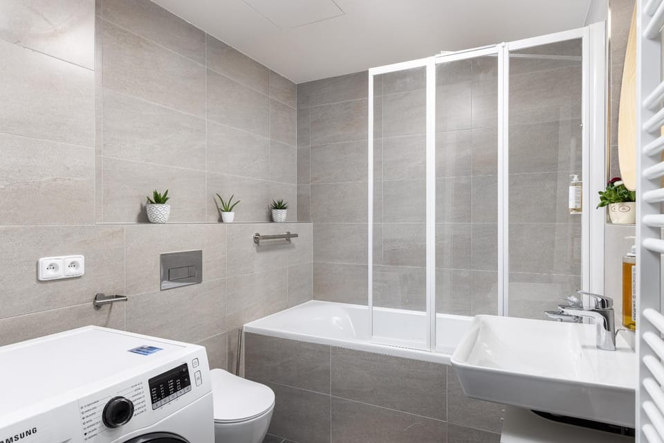 Bathroom, Bath, washing machine