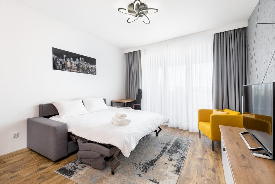 Bed, TV and multimedia, Living room, Photo of the whole room, Seating area, Bedroom