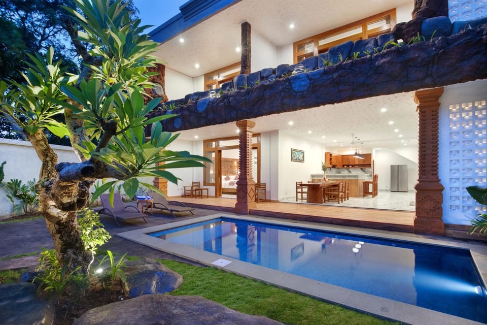Kitchen or kitchenette, Swimming pool