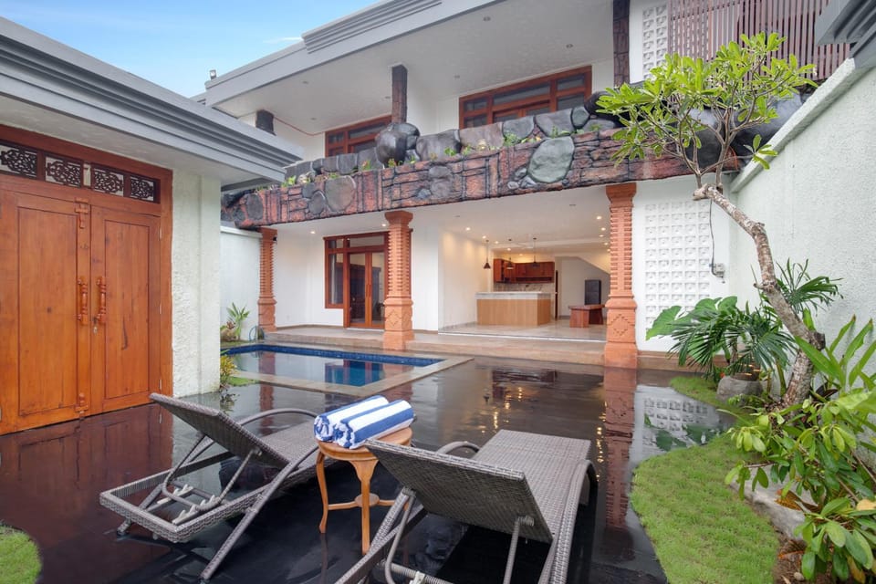 Kitchen or kitchenette, Swimming pool