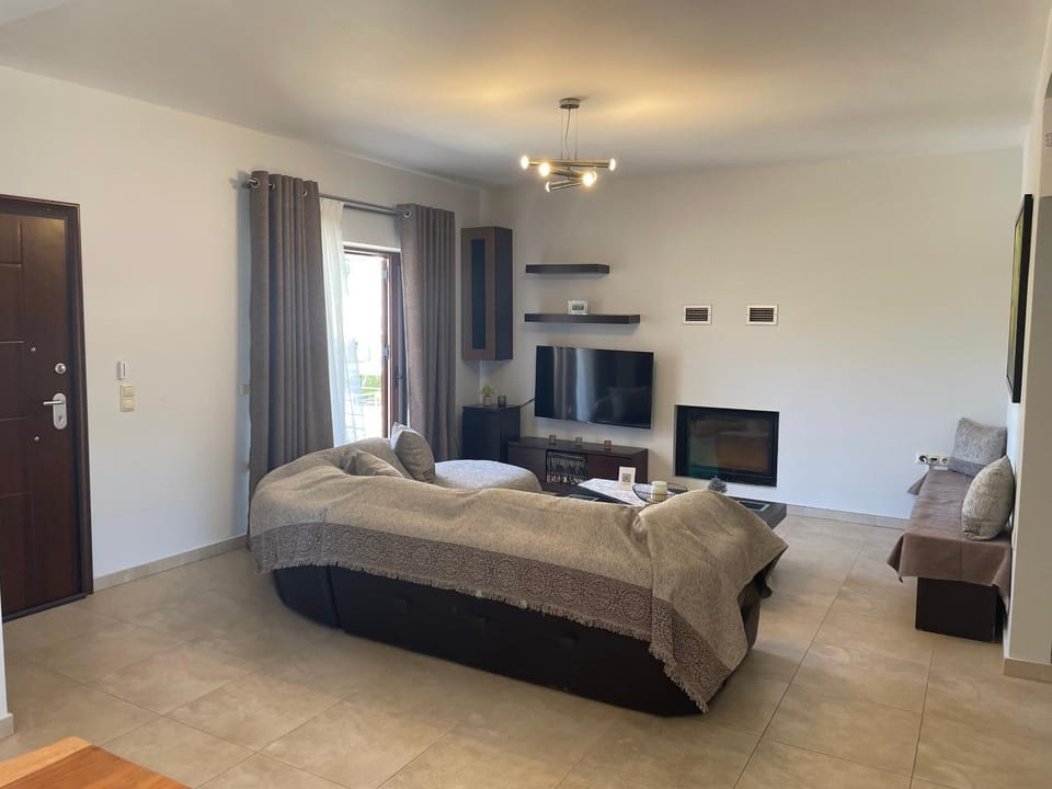 Communal lounge/ TV room, TV and multimedia, Living room, Seating area