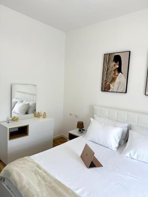 Bed, Decorative detail, Bedroom