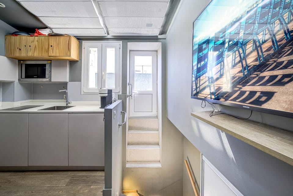 TV and multimedia, Kitchen or kitchenette, minibar, stove