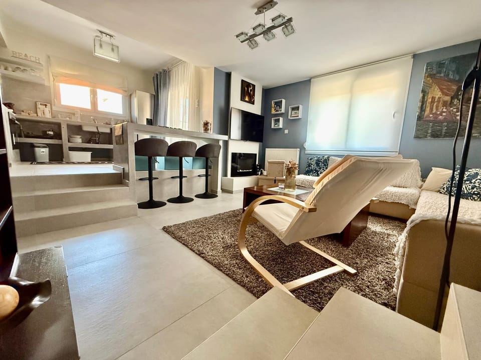 TV and multimedia, Kitchen or kitchenette, Photo of the whole room, Seating area