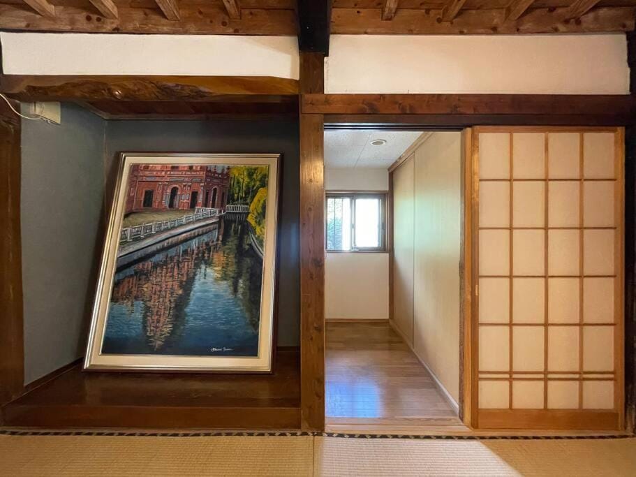 Photo of the whole room, Decorative detail