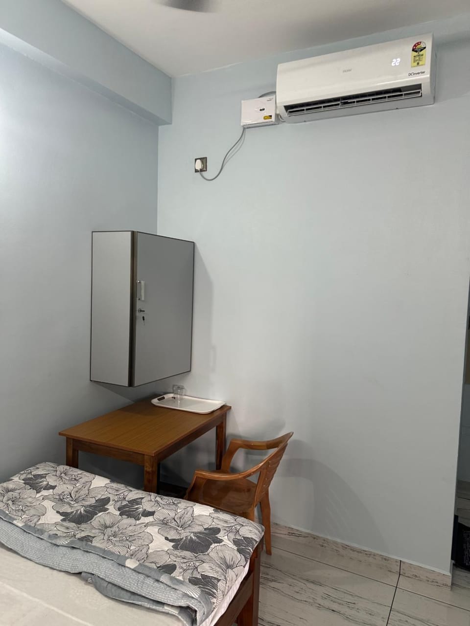hair dresser, air conditioner