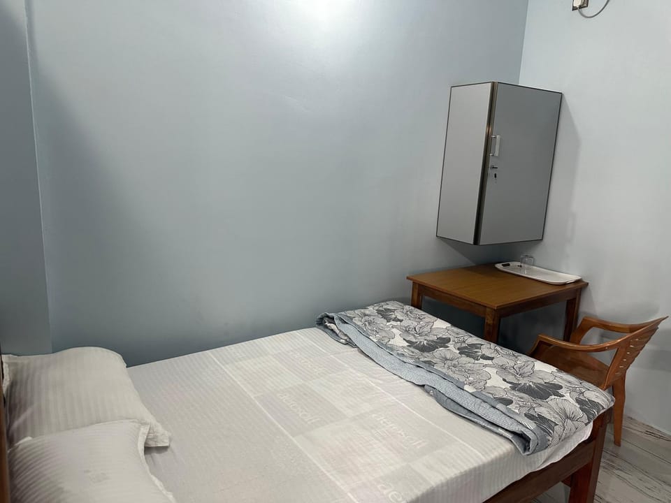 Bed, Kitchen or kitchenette, Photo of the whole room, Bedroom, hair dresser, wardrobe