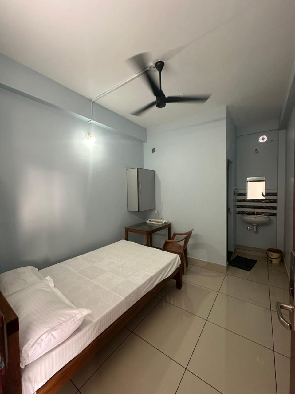 Bed, Photo of the whole room, Bedroom, fireplace