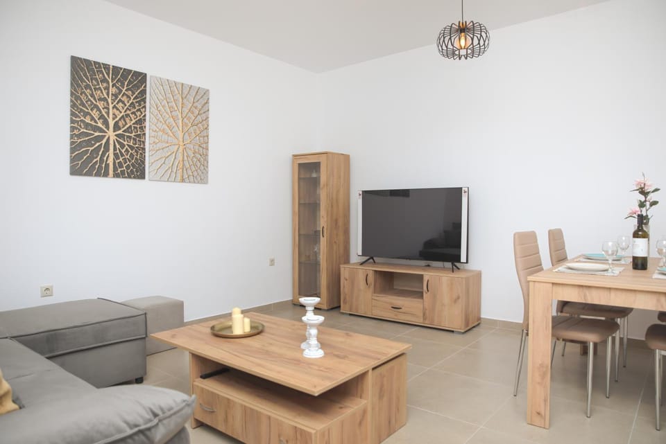 TV and multimedia, Living room, Dining area