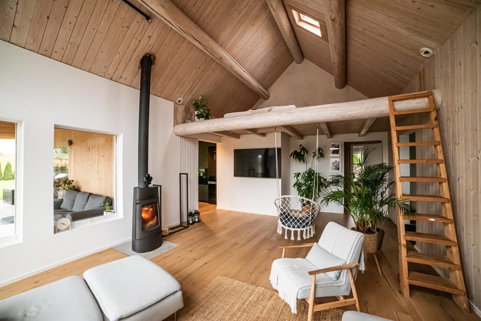Communal lounge/ TV room, Communal lounge/ TV room, TV and multimedia, Living room, Seating area, air conditioner