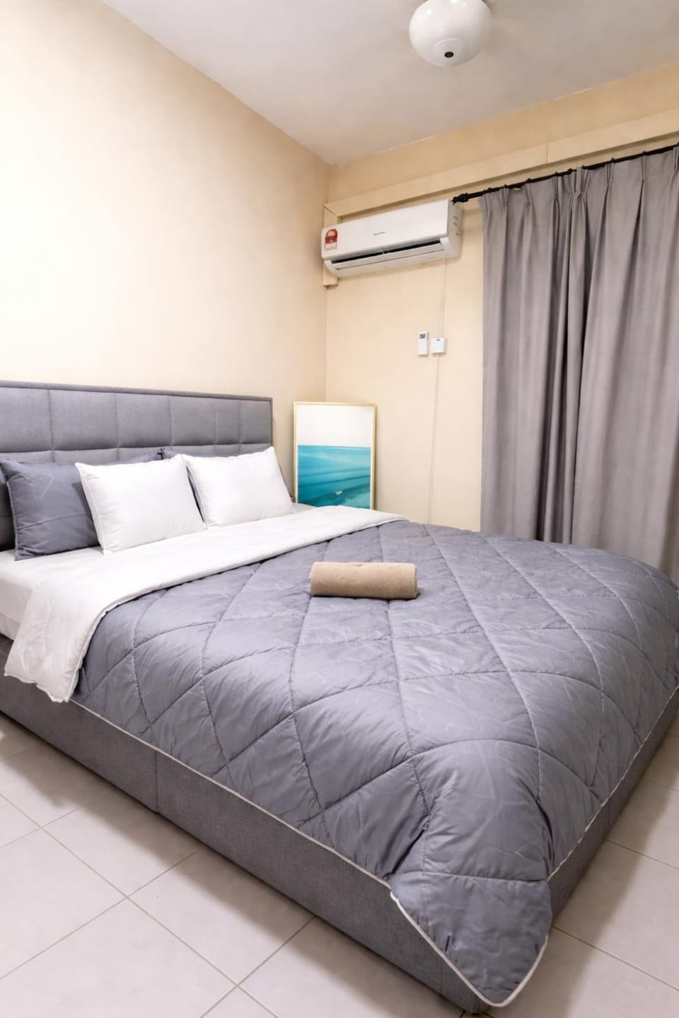Bed, Photo of the whole room, air conditioner