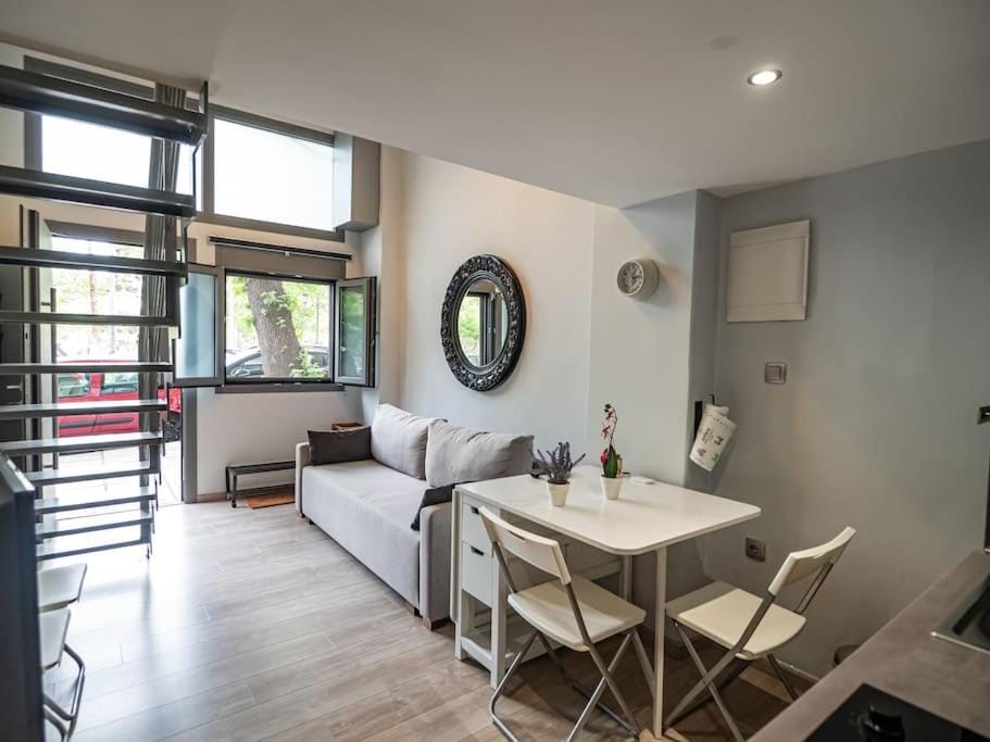 Day, Living room, Photo of the whole room, Decorative detail, Seating area, Dining area, kitchen