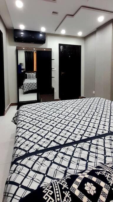 Bahria Town Lahore - NEXT INN Condo available at Best Price 402 Apartment in Lahore