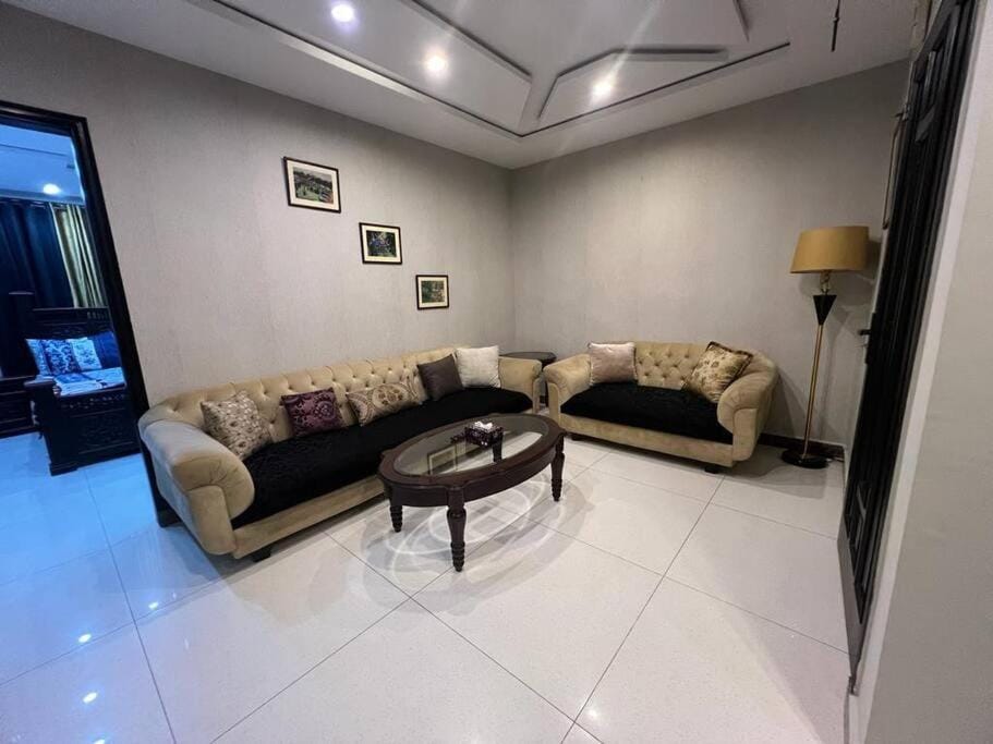 Bahria Town Lahore - NEXT INN Condo available at Best Price 402 Apartment in Lahore