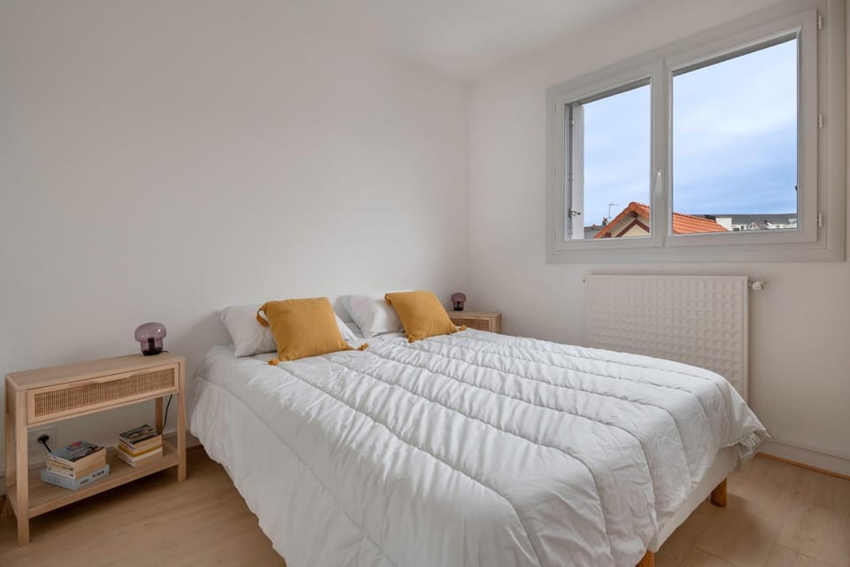 Bed, Bedroom