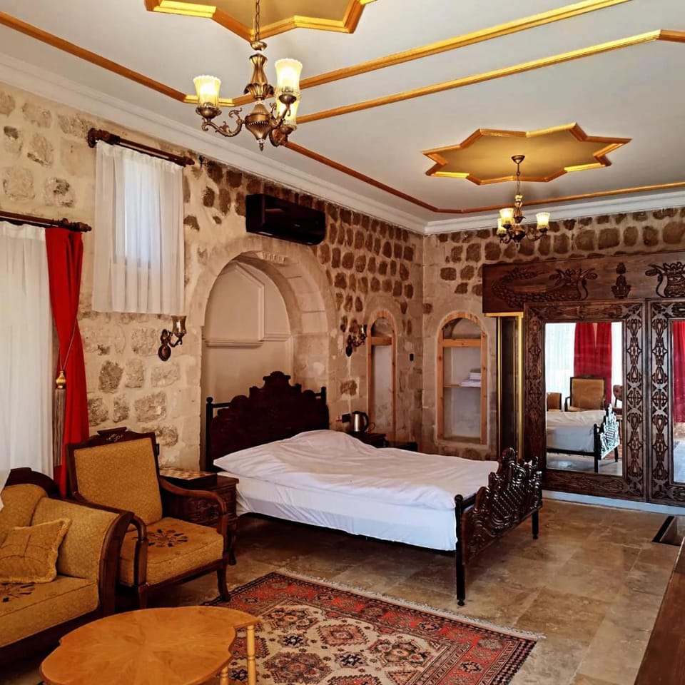 Bed, Living room, Photo of the whole room, Seating area, Bedroom