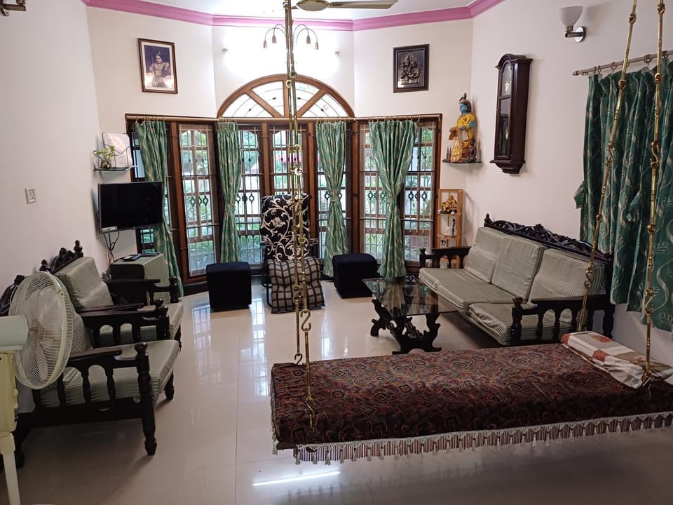 Communal lounge/ TV room