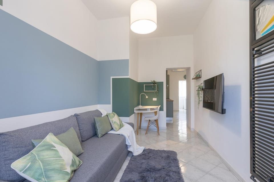 TV and multimedia, Living room, Seating area, Evening entertainment