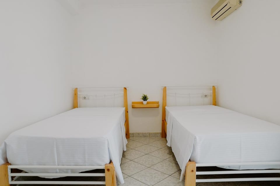 Bed, Bedroom, air conditioner