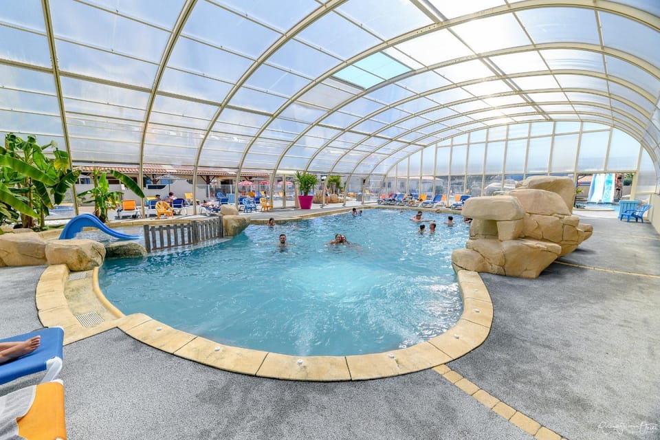 Pool view, Swimming pool, sunbed