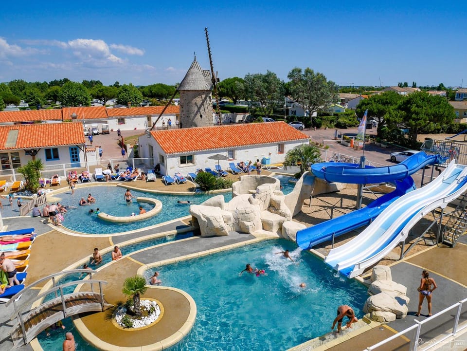 Day, Aqua park, Pool view, Swimming pool, sunbed